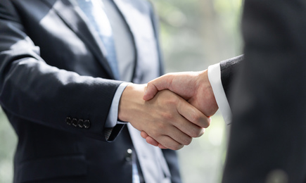 solution_shake hands_435x260